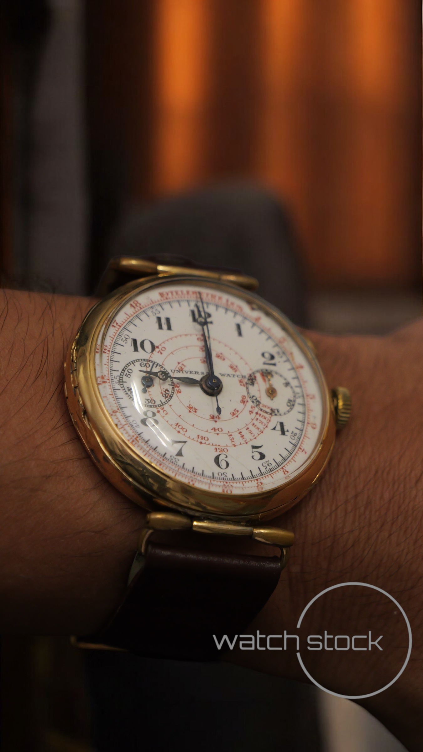 Universal watch monopusher 1930 (40mm) white ceramic dial