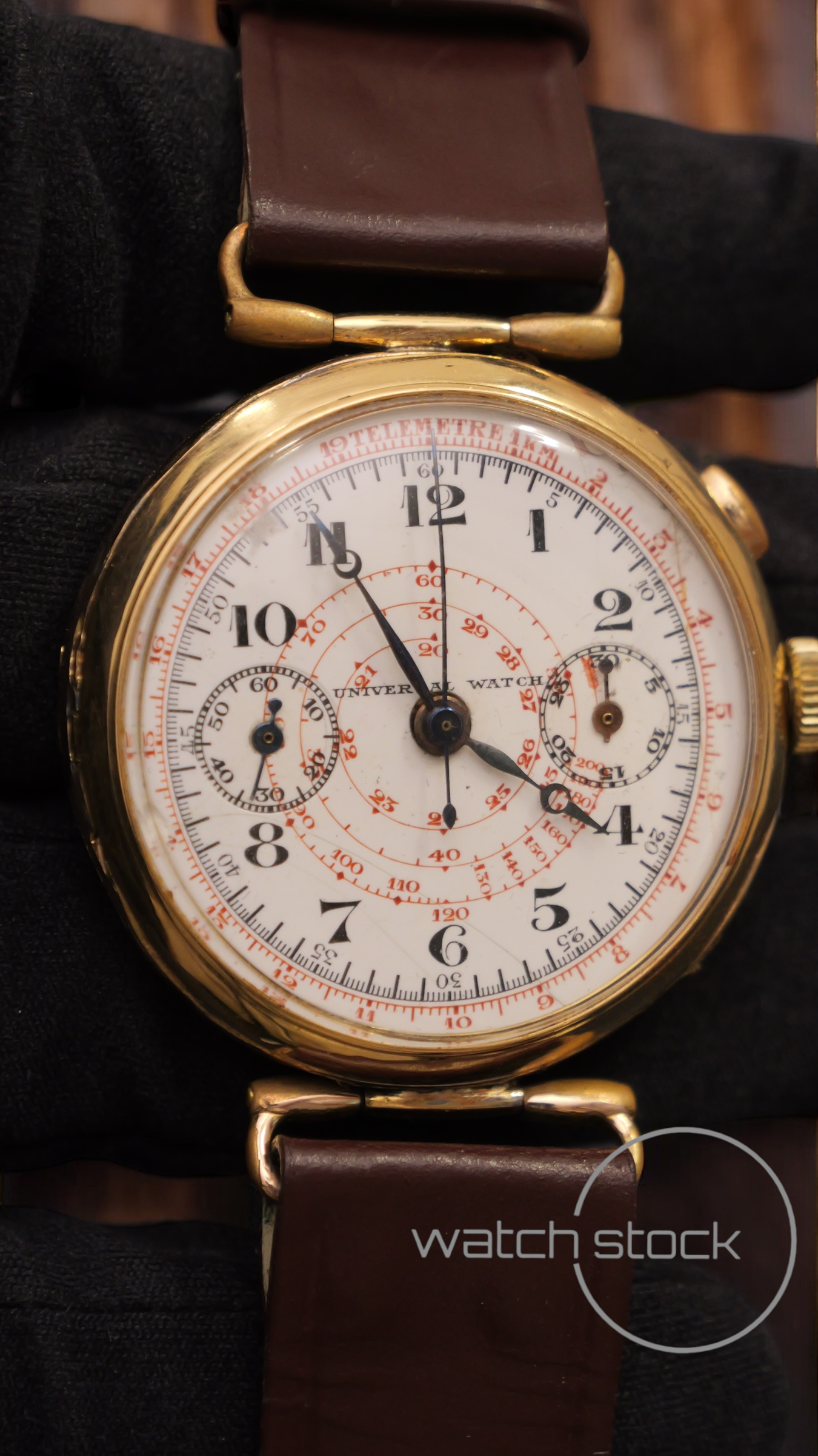 Universal watch monopusher 1930 (40mm) white ceramic dial