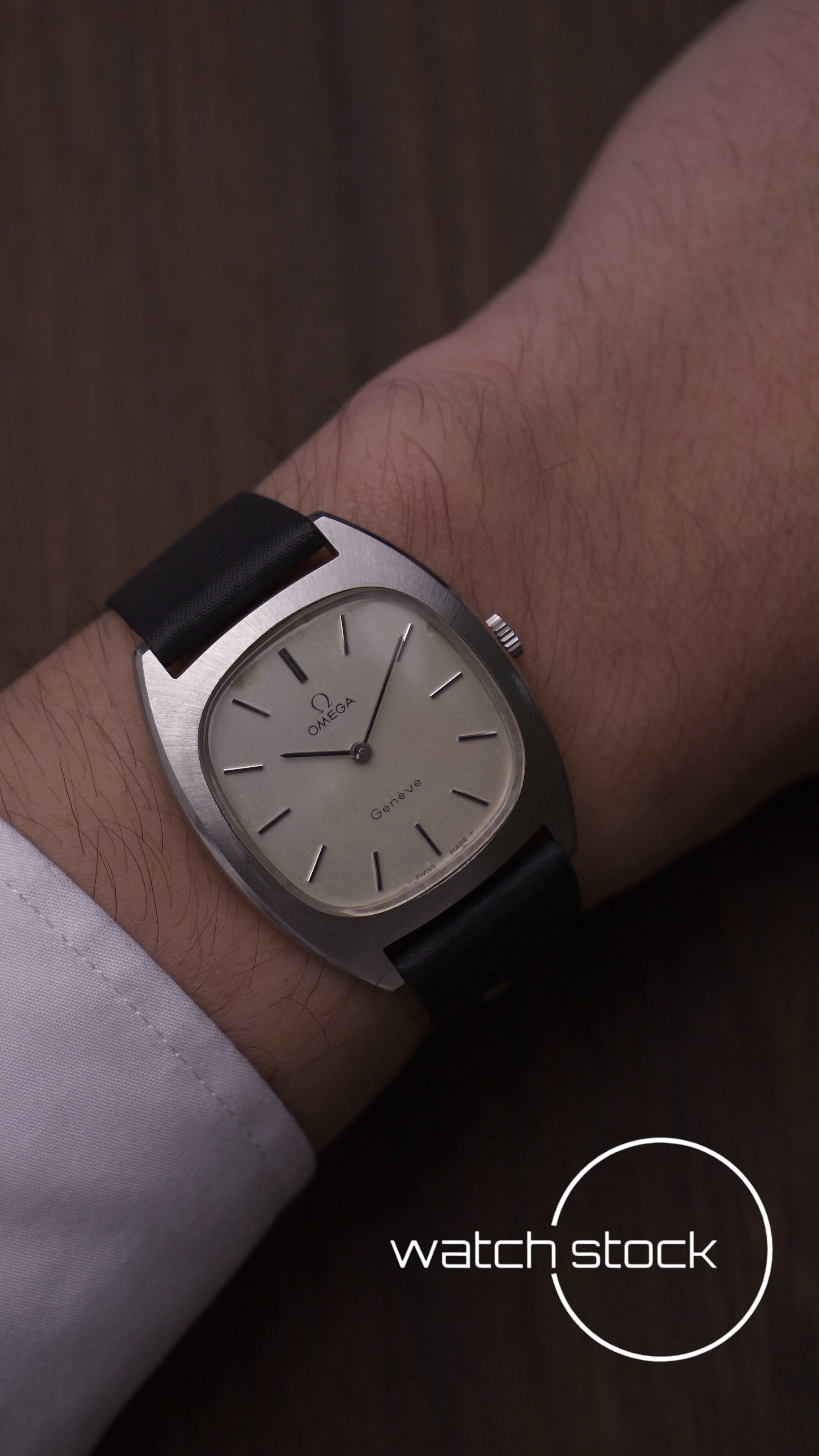 Omega Geneve carica manuale cassa a cuscino 1975 serviced