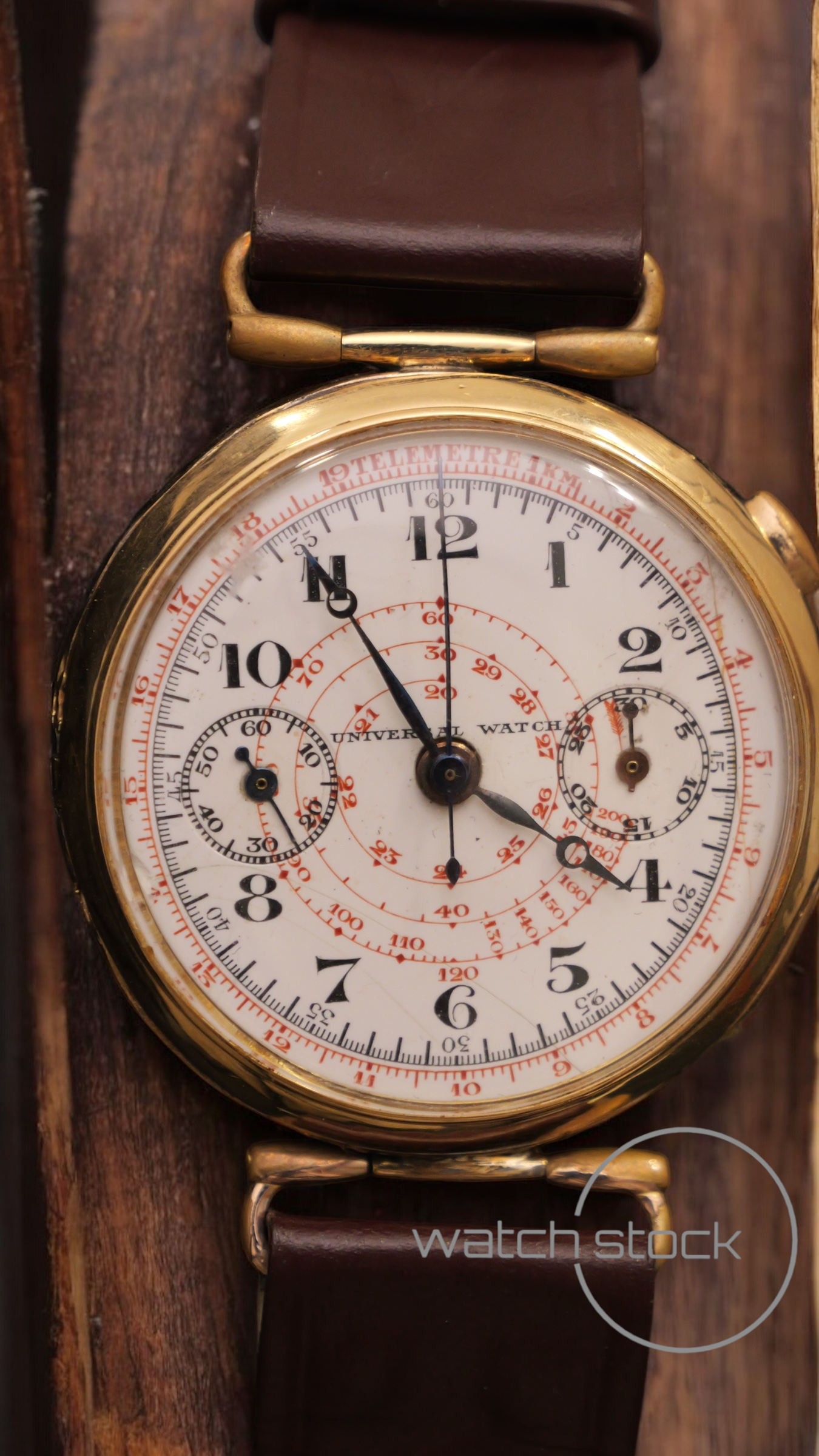 Universal watch monopusher 1930 (40mm) white ceramic dial