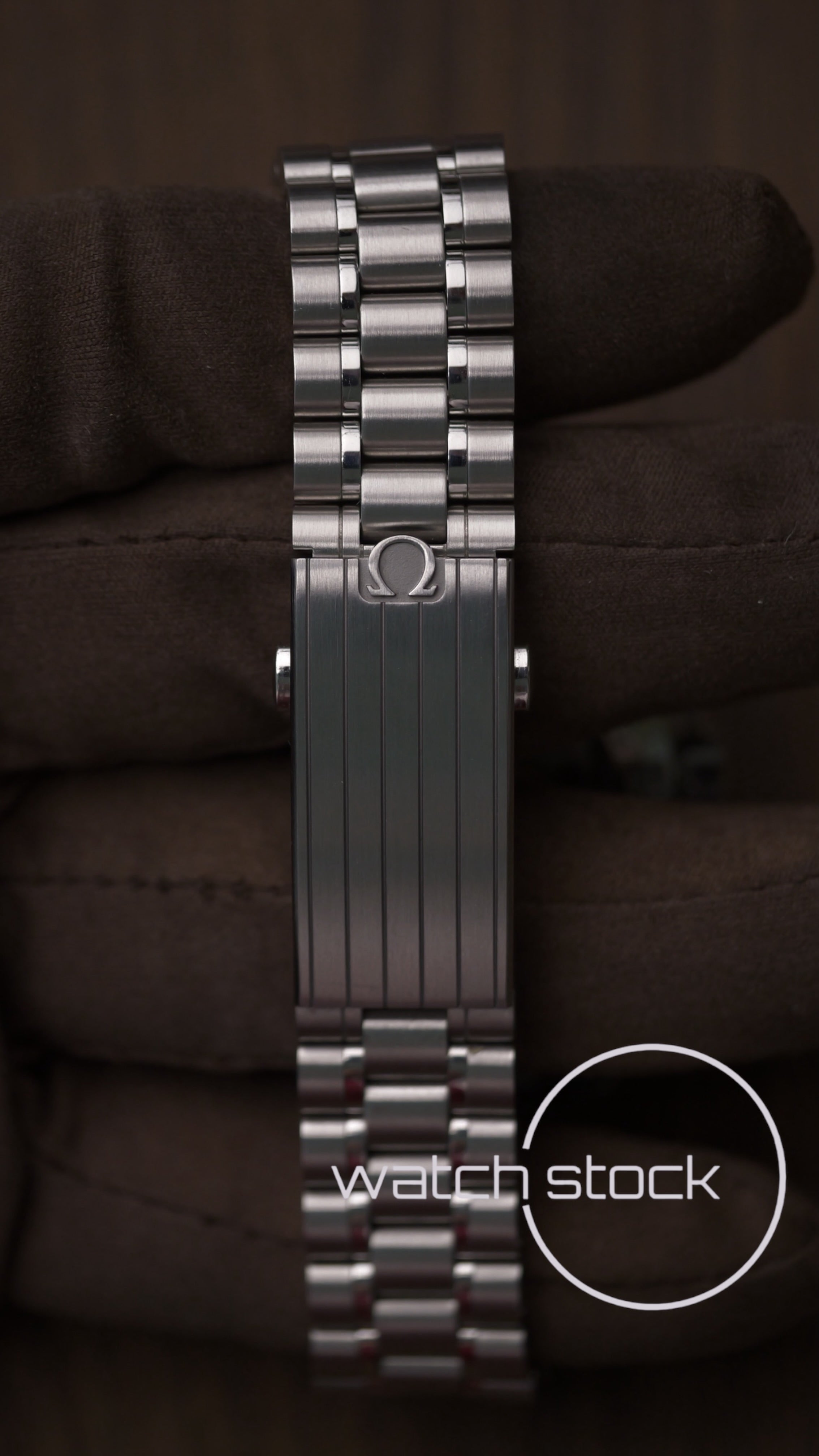 Omega speedmaster professional moonwatch 42mm Ref. 31030425001002 2025