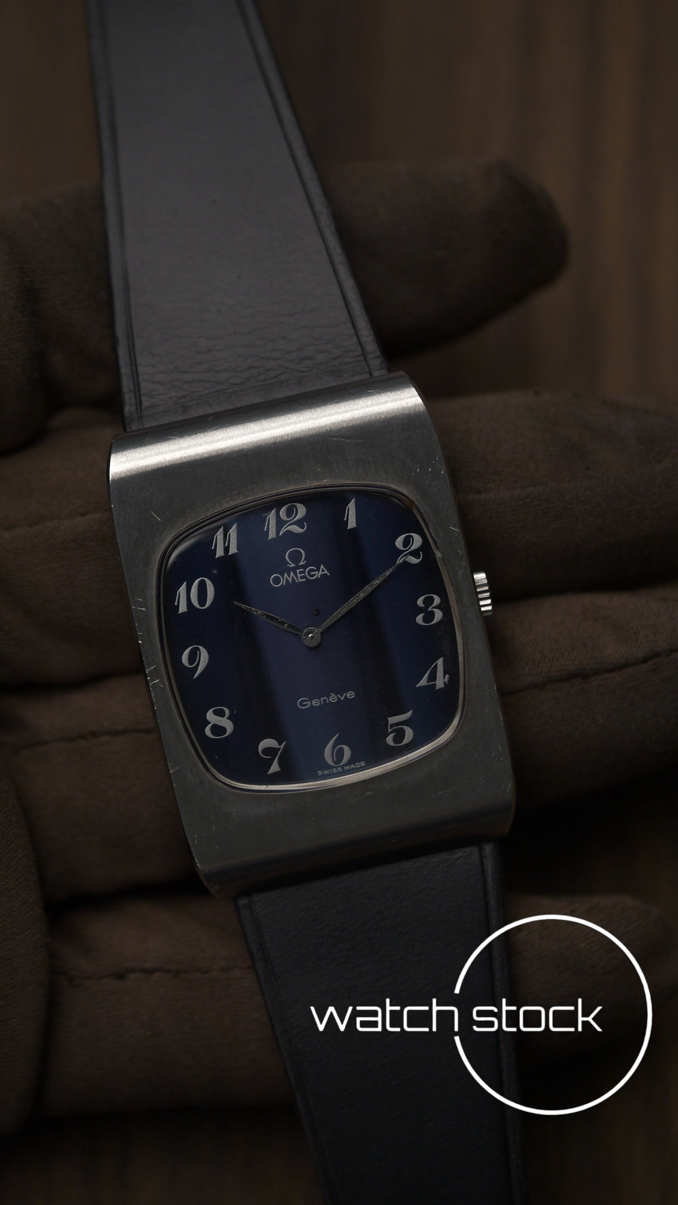 Omega Genève 1975 vintage meccanico vertical soleil dial serviced