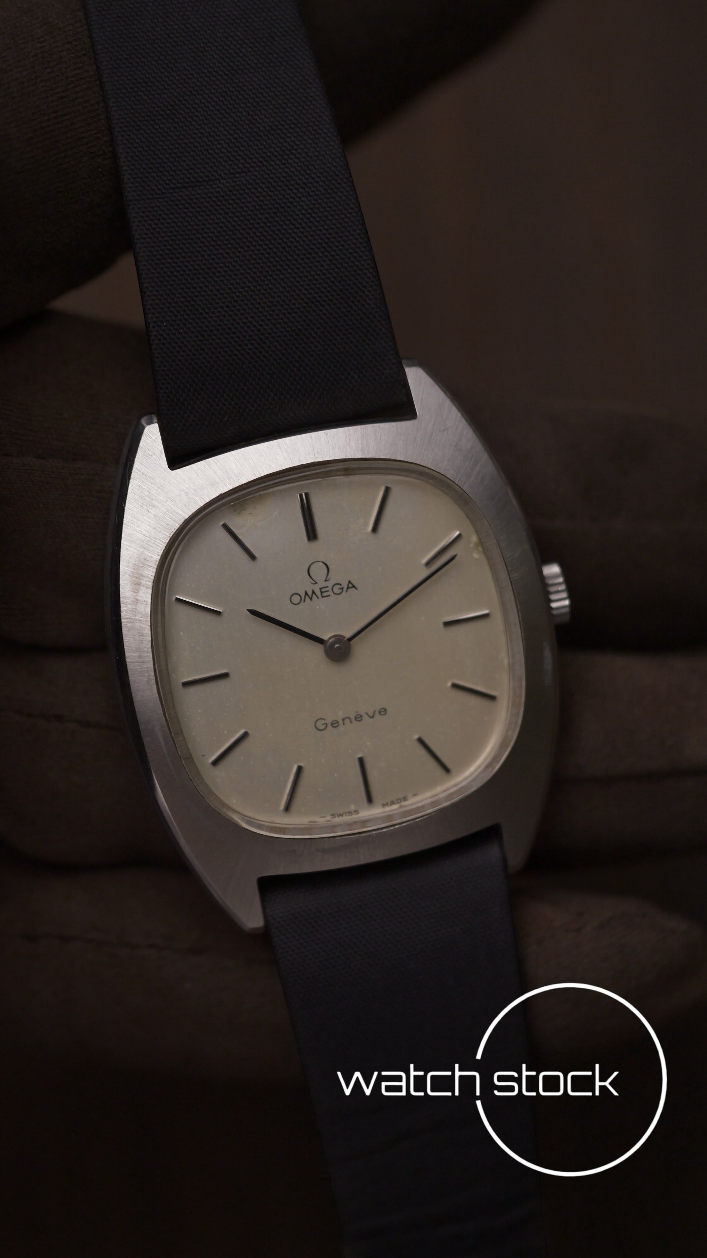 Omega Geneve carica manuale cassa a cuscino 1975 serviced