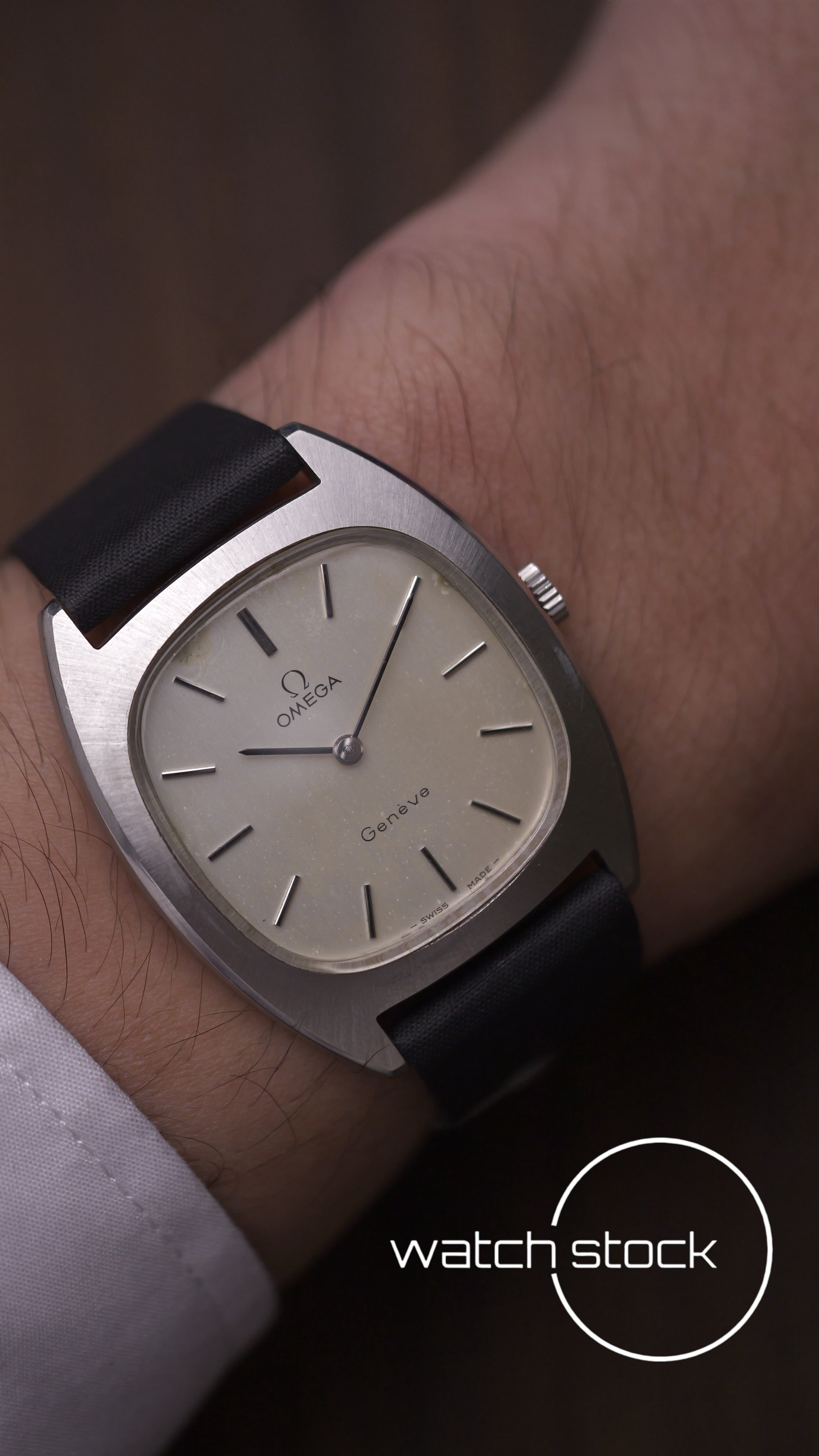 Omega Geneve carica manuale cassa a cuscino 1975 serviced