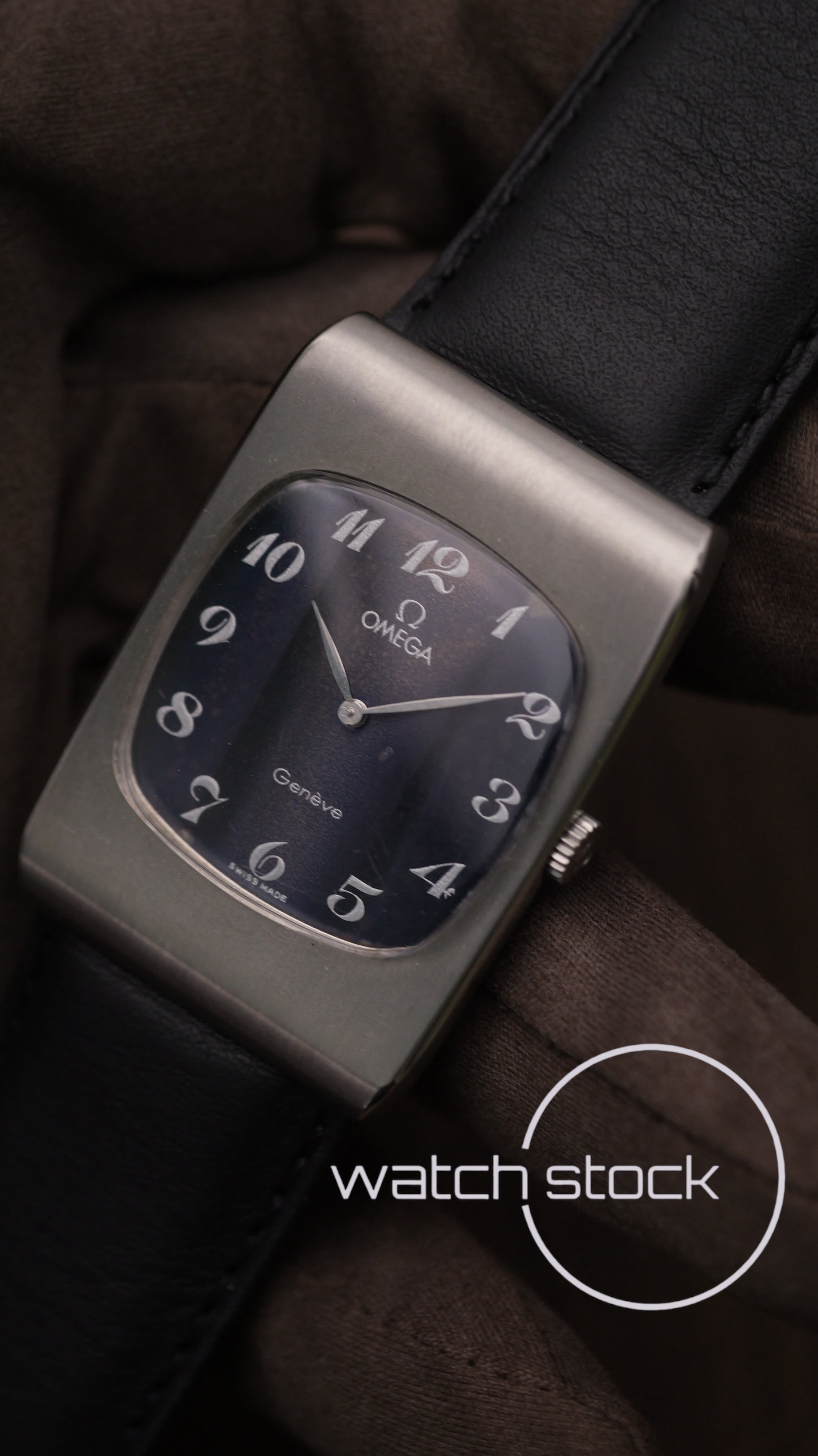 Omega Genève vintage meccanico vertical soleil dial