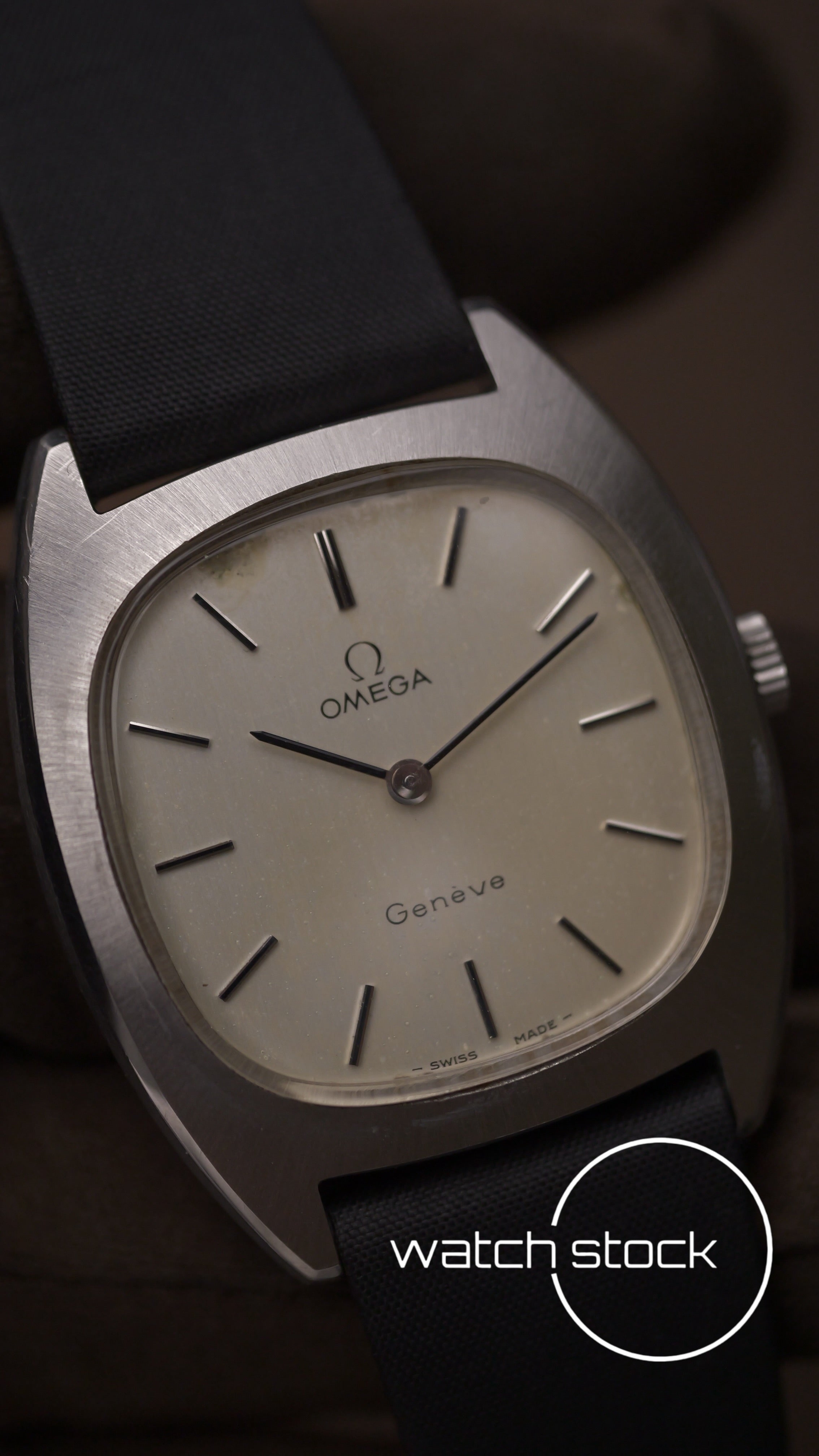 Omega Geneve carica manuale cassa a cuscino 1975 serviced