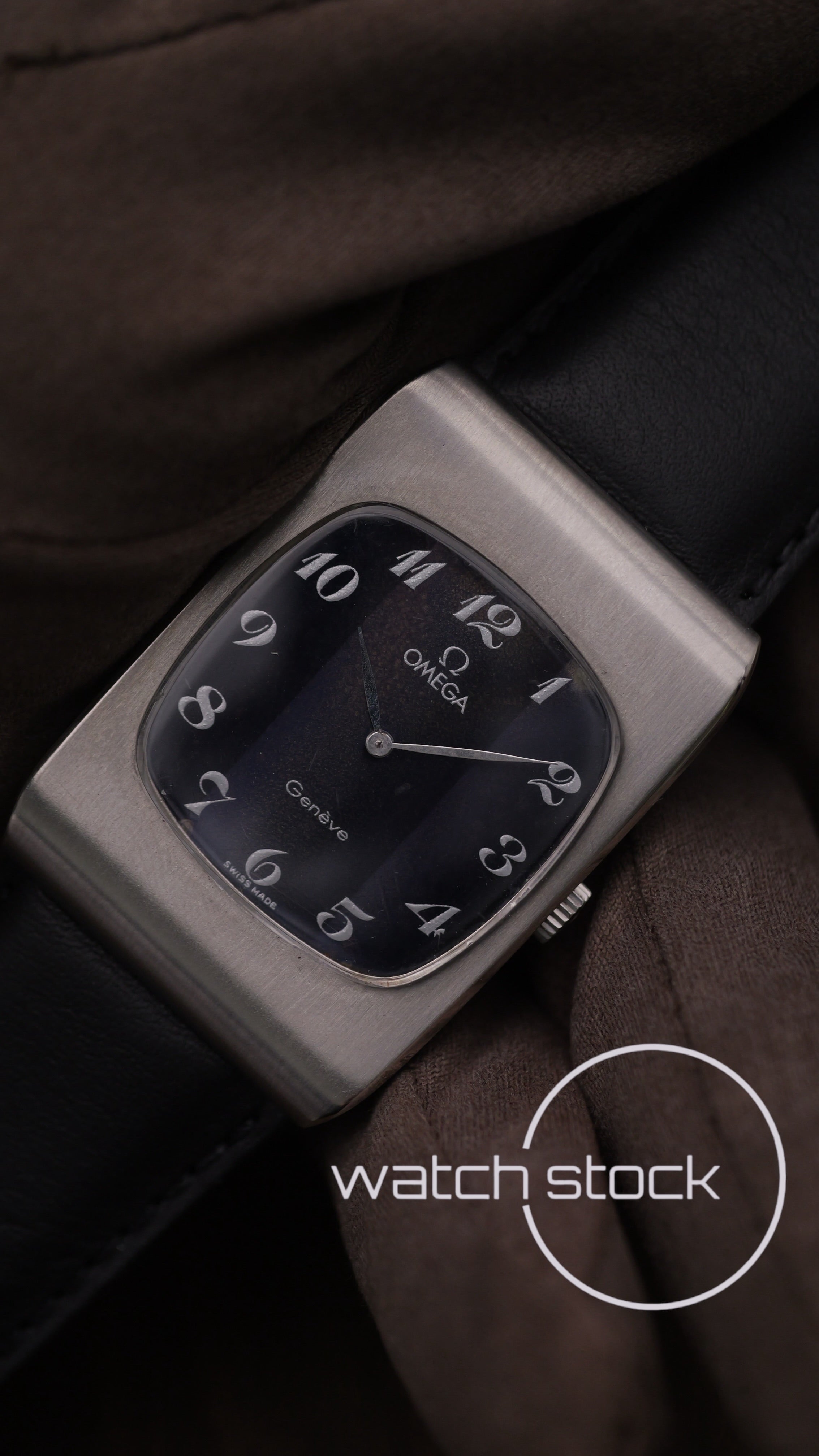 Omega Genève vintage meccanico vertical soleil dial