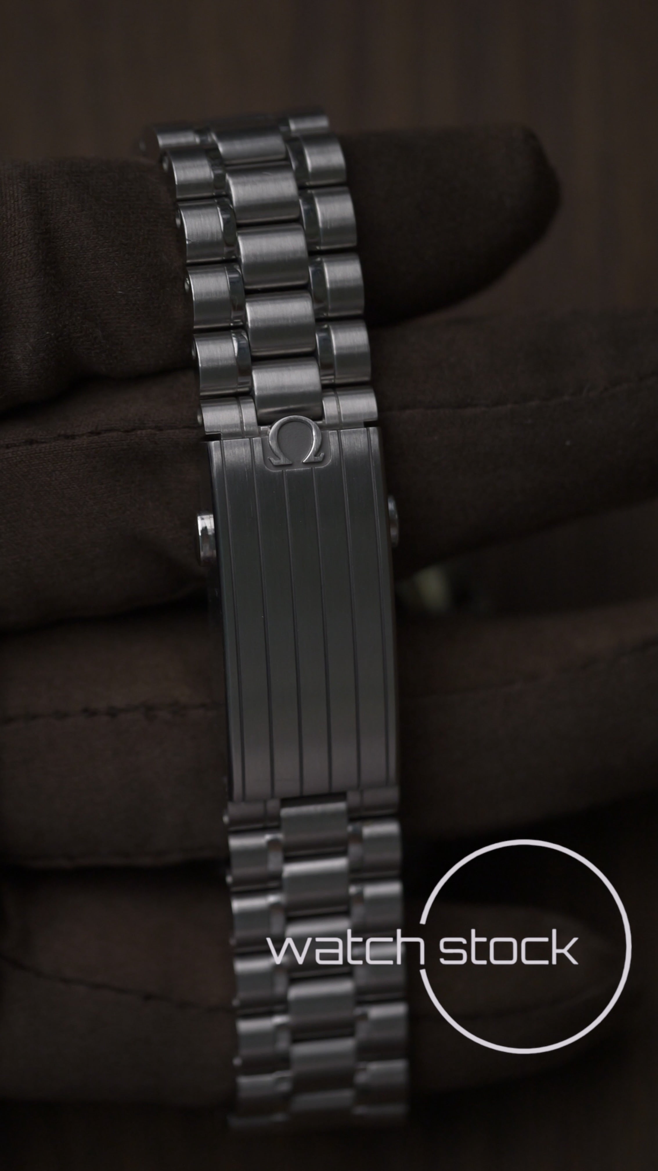 Omega speedmaster professional moonwatch 42mm Ref. 31030425001002 2025