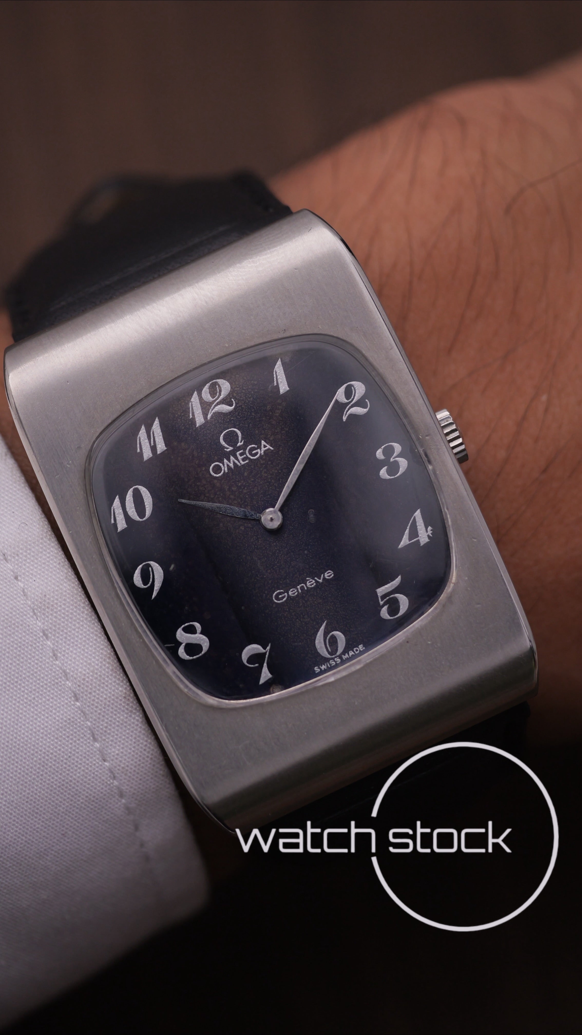 Omega Genève vintage meccanico vertical soleil dial